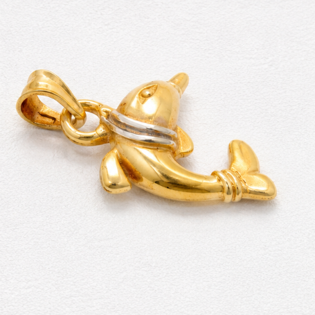 Ocean Charm – 22K Gold Dolphin Pendant front view